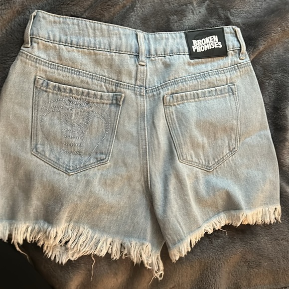 Broken promises Jean shorts - Picture 2 of 3